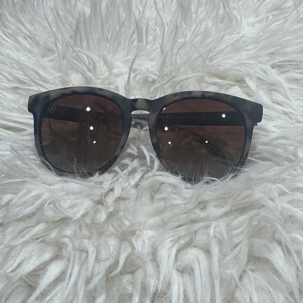 Women's Brown Round Frame Sunglasses